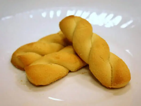 Rouleau de biscuits torsadé